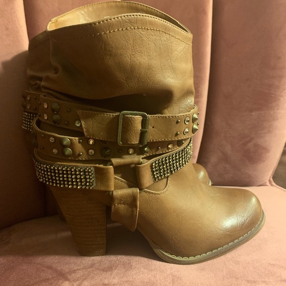 Not Rated brand ladies bootie, size 8.5 - Picture 2 of 8